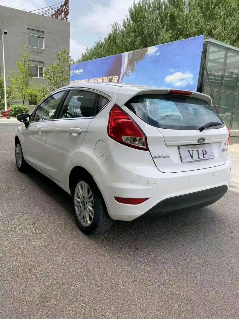 沈阳14年福特嘉年华8