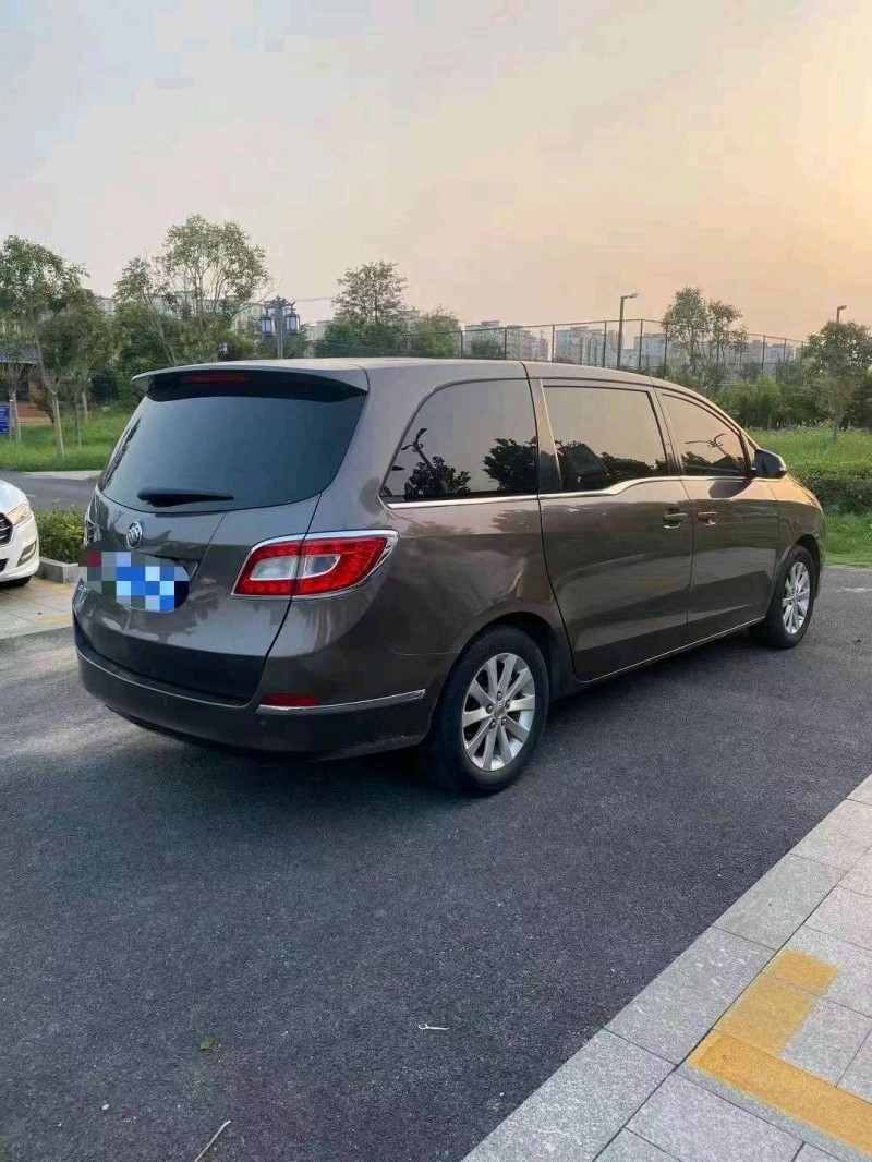 济南11年别克GL83