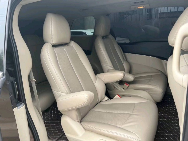 保定17年别克GL83