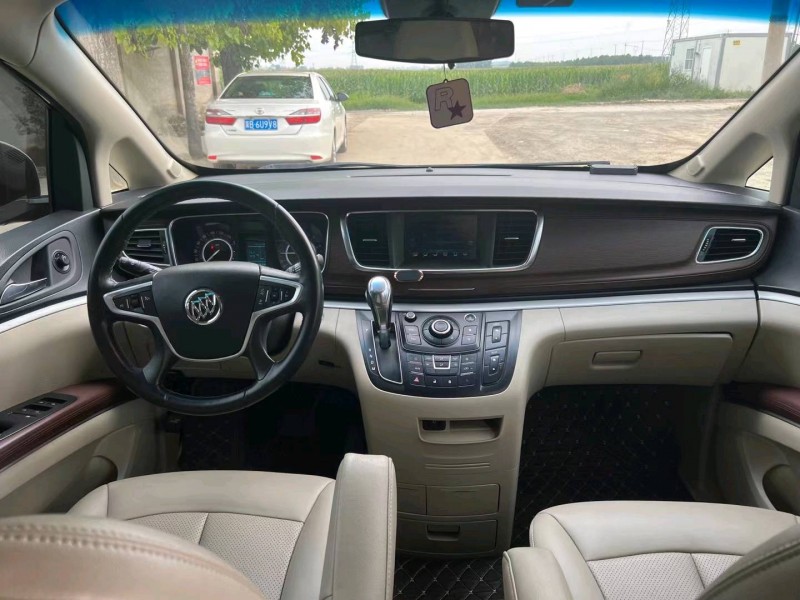 保定17年别克GL84