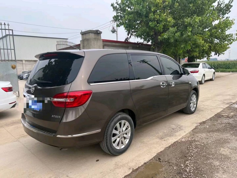 保定17年别克GL85