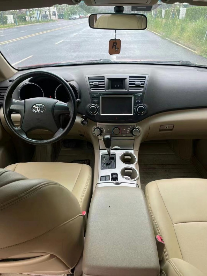 成都14年丰田汉兰达4