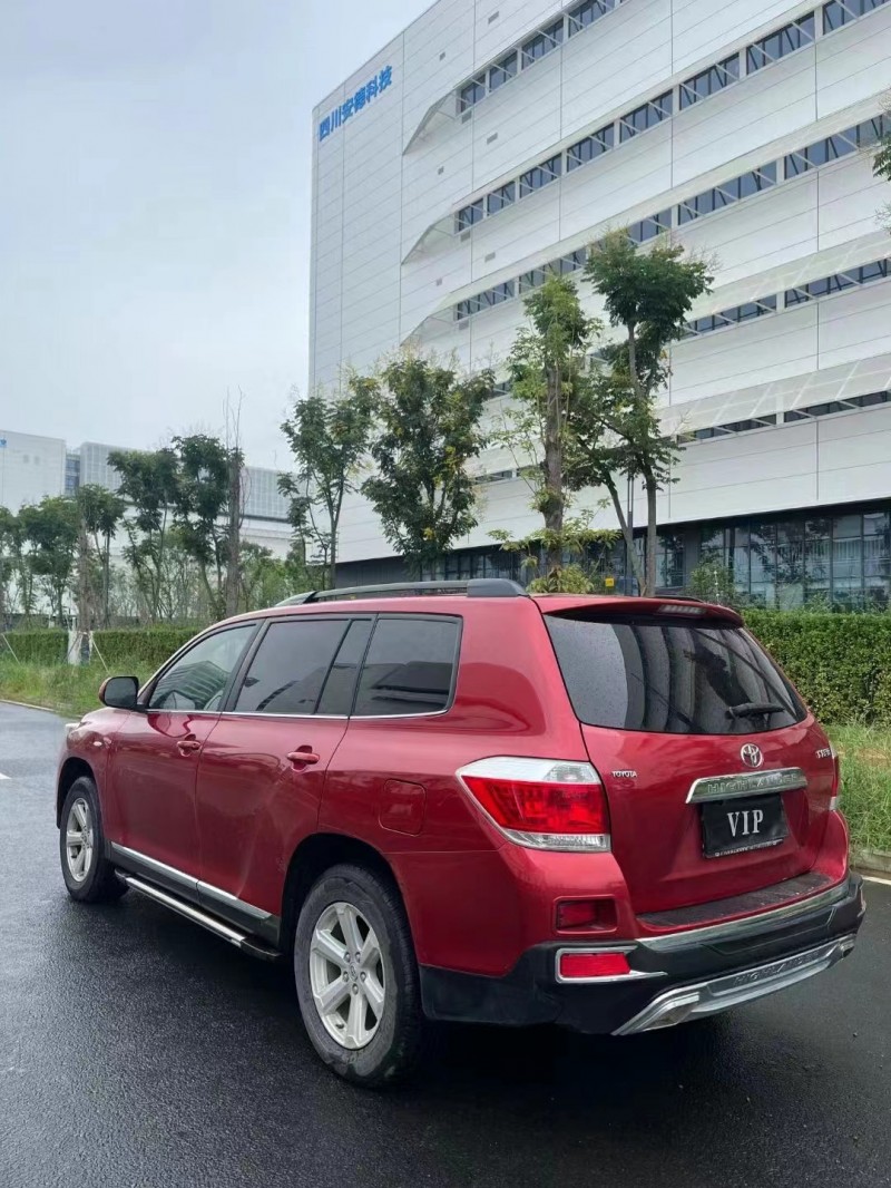 成都14年丰田汉兰达7