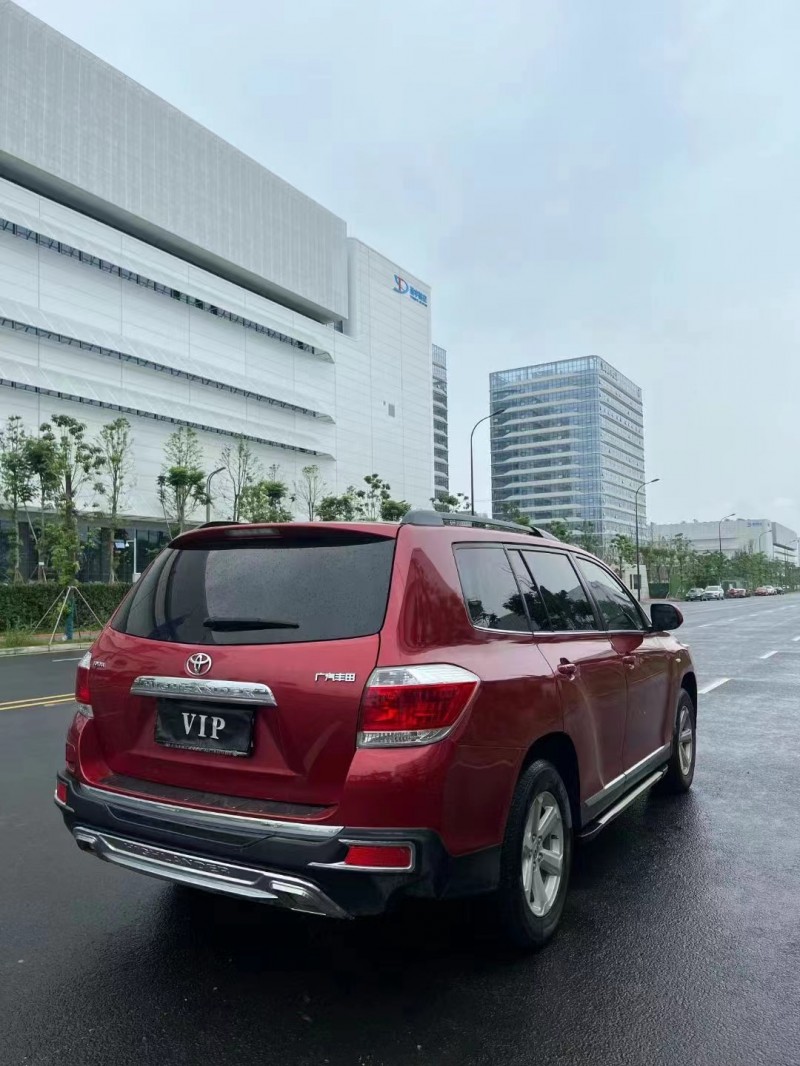 成都14年丰田汉兰达8