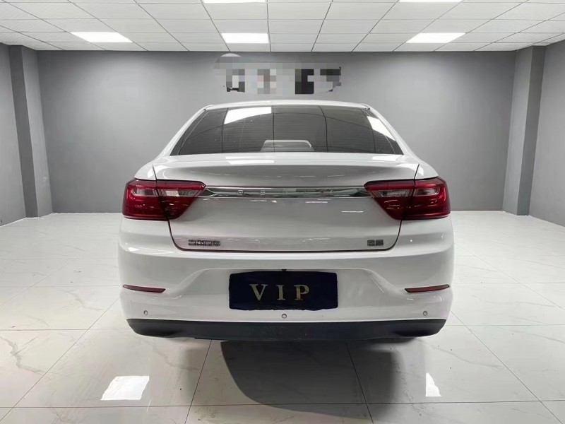 成都21年吉利远景9