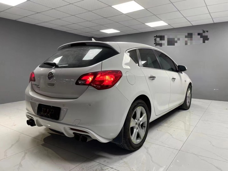 成都13年别克英朗8