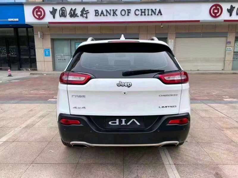 衡阳16年Jeep自由光7