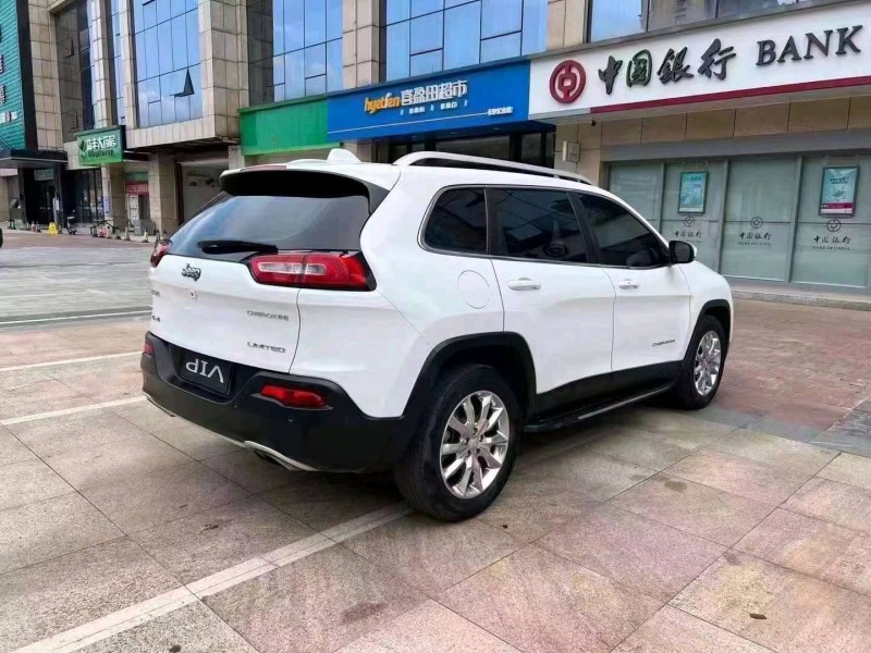 衡阳16年Jeep自由光9