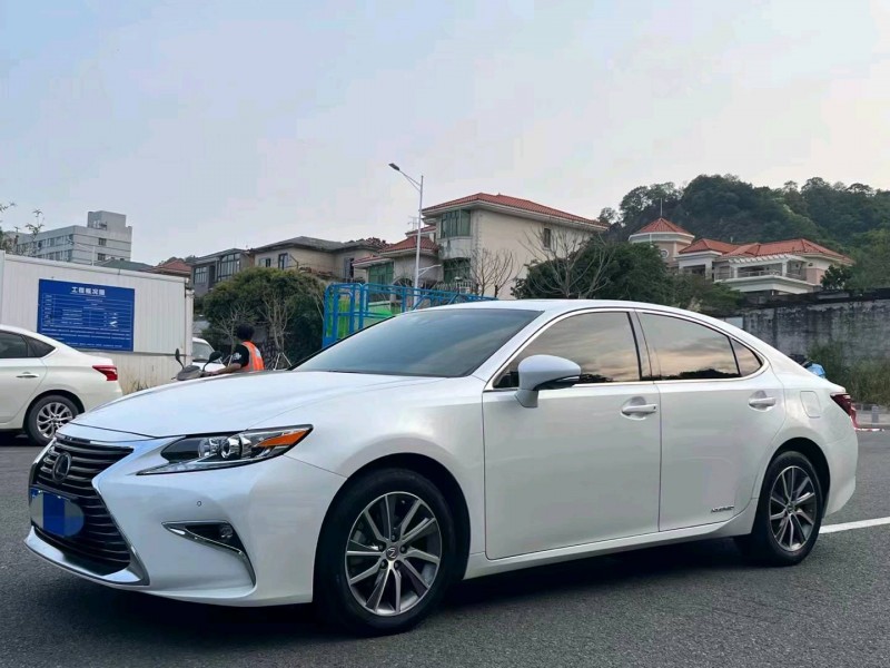 广州18年雷克萨斯ES2
