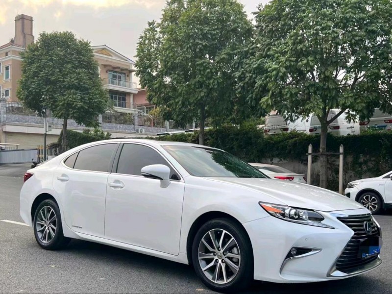 广州18年雷克萨斯ES3