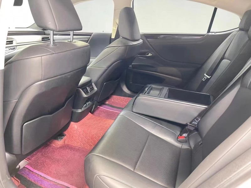 成都20年雷克萨斯ES4