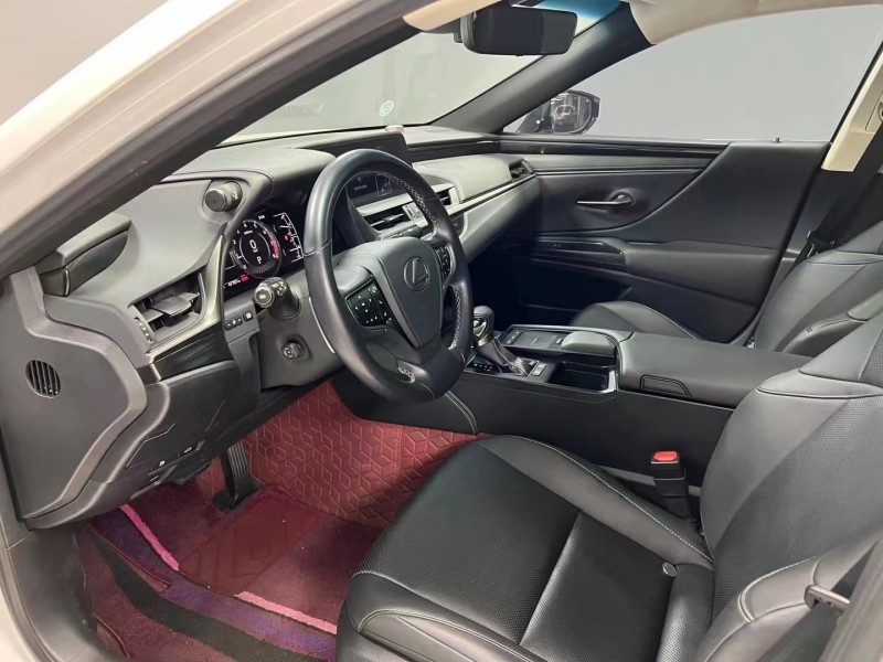 成都20年雷克萨斯ES5