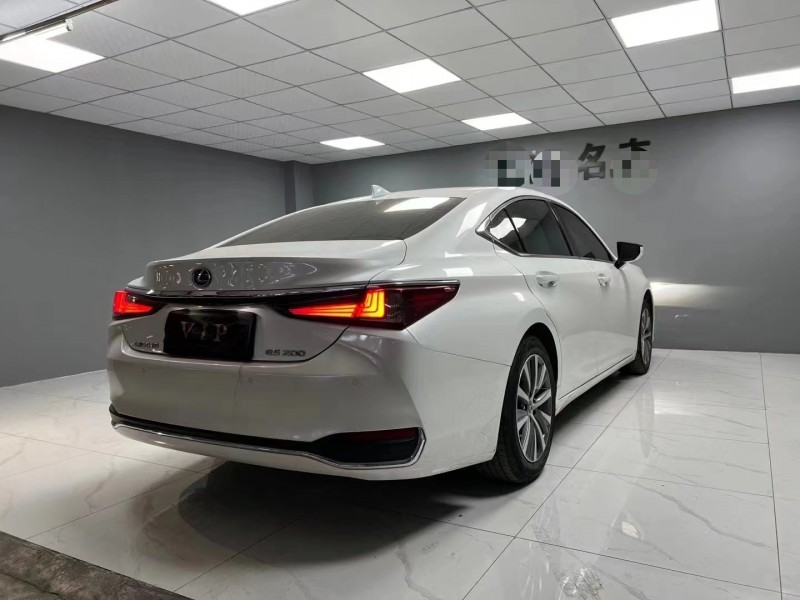 成都20年雷克萨斯ES8