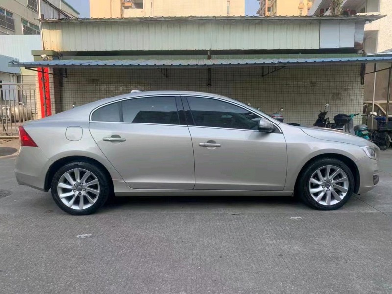 中山16年沃尔沃S60L2