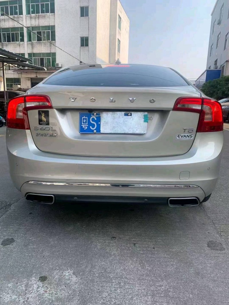 中山16年沃尔沃S60L9