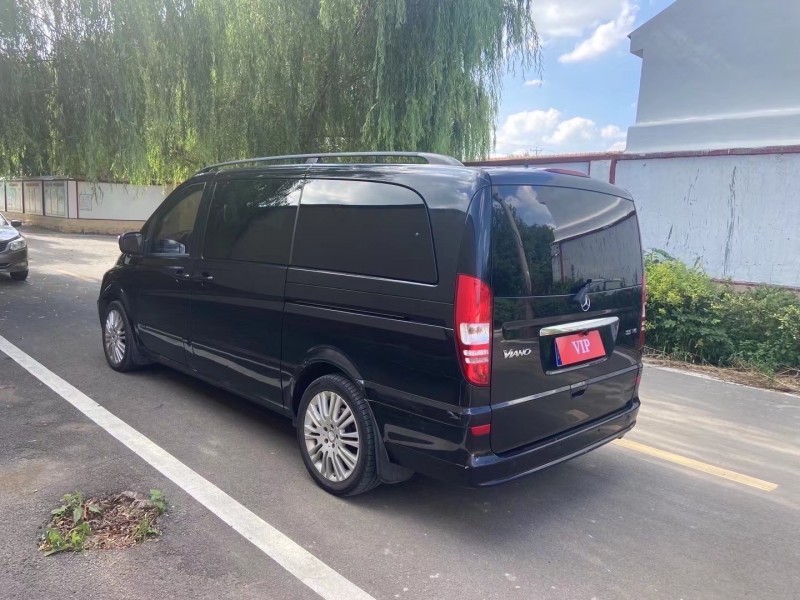 青岛13年奔驰唯雅诺5