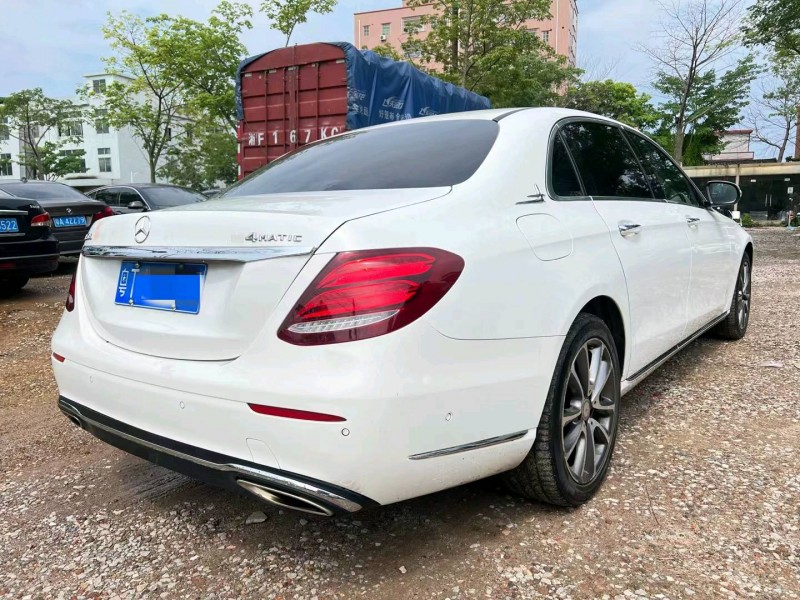 广州17年奔驰E8