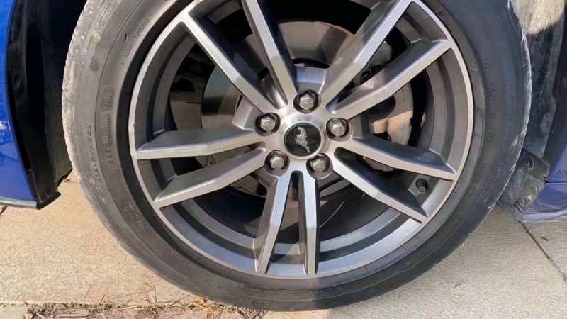 青岛17年福特野马6