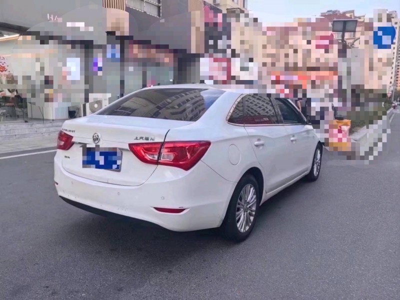 青岛17年别克英朗7