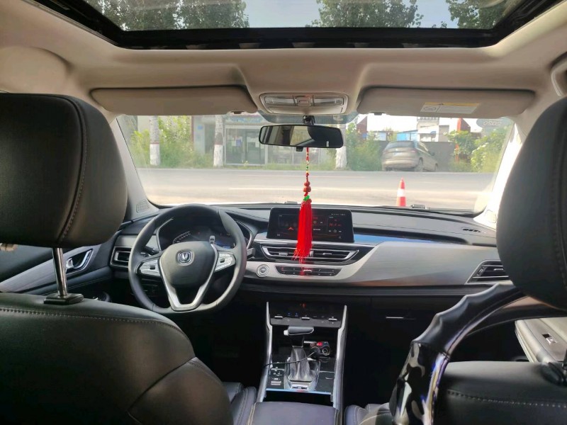 保定19年长安汽车CS755