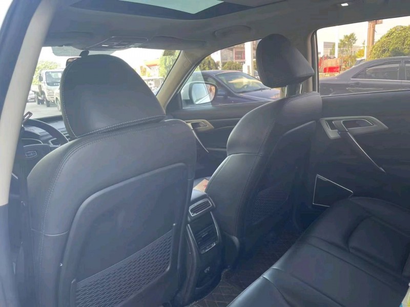 保定19年吉利博越8