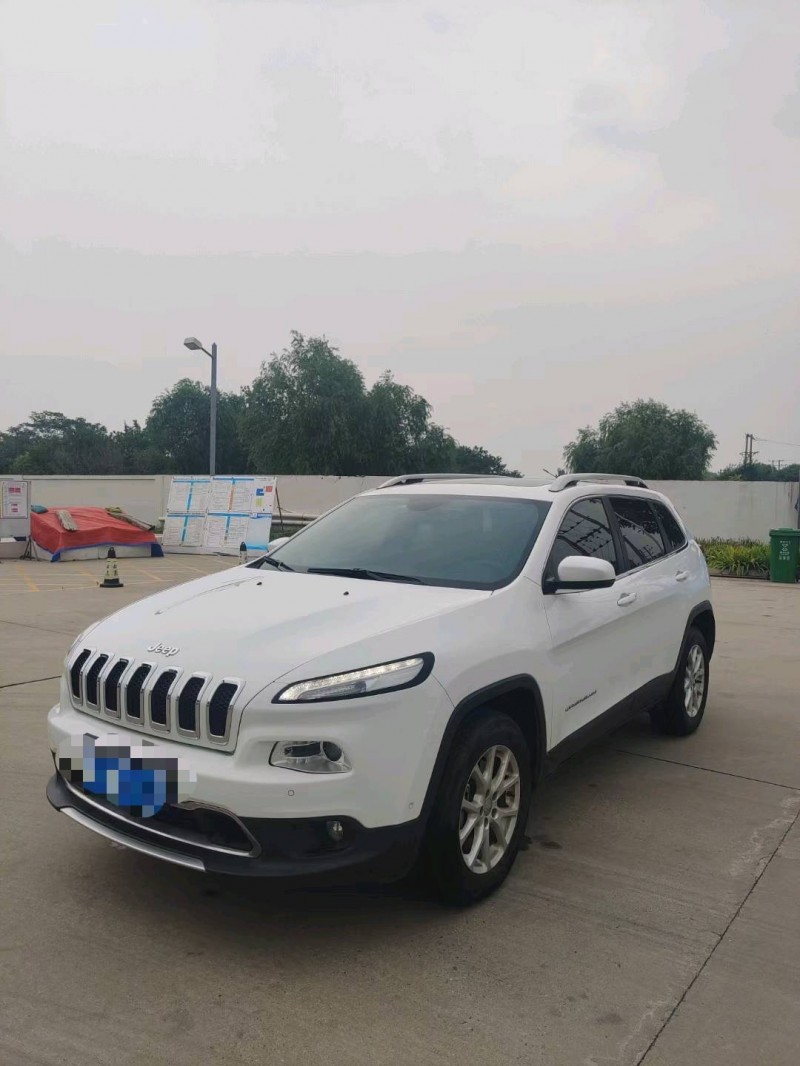 保定16年Jeep自由光3