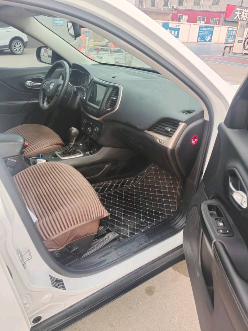 保定16年Jeep自由光4