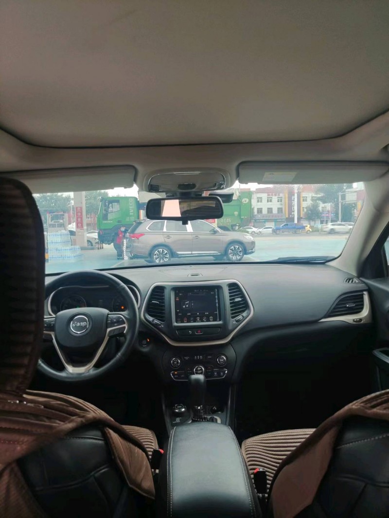 保定16年Jeep自由光5