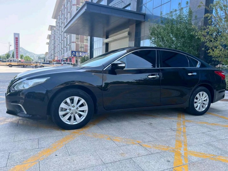 济宁17年日产天籁2