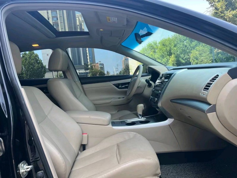 济宁17年日产天籁4