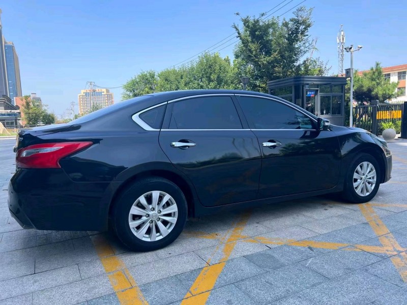 济宁17年日产天籁7