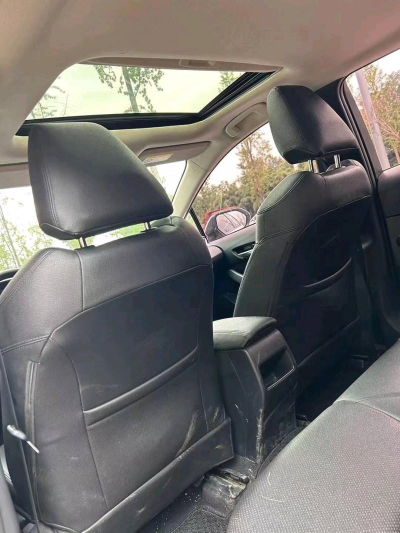 成都22年丰田卡罗拉5