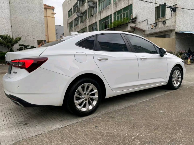 中山20年别克威朗5