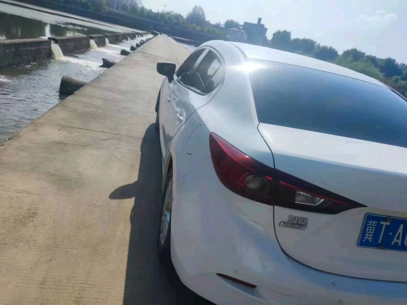 成都16年马自达昂克赛拉2