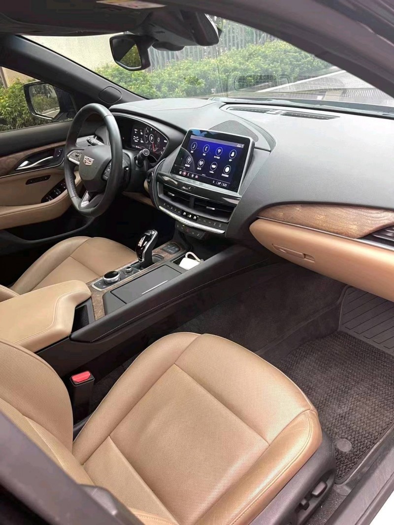 成都22年凯迪拉克CT59