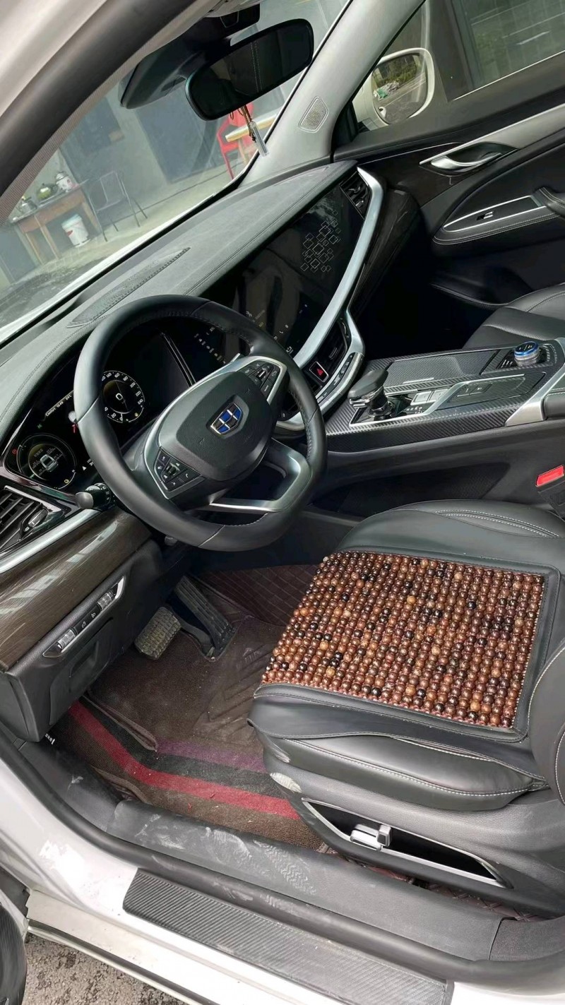 成都22年吉利博瑞5