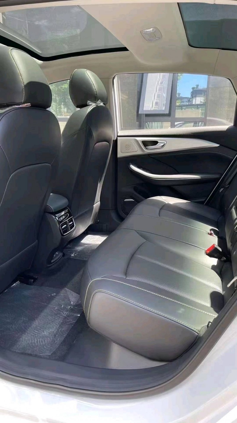 成都23年荣威i67