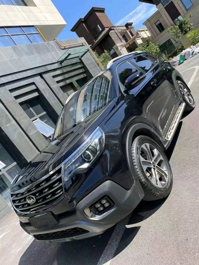 成都19年起亚智跑2