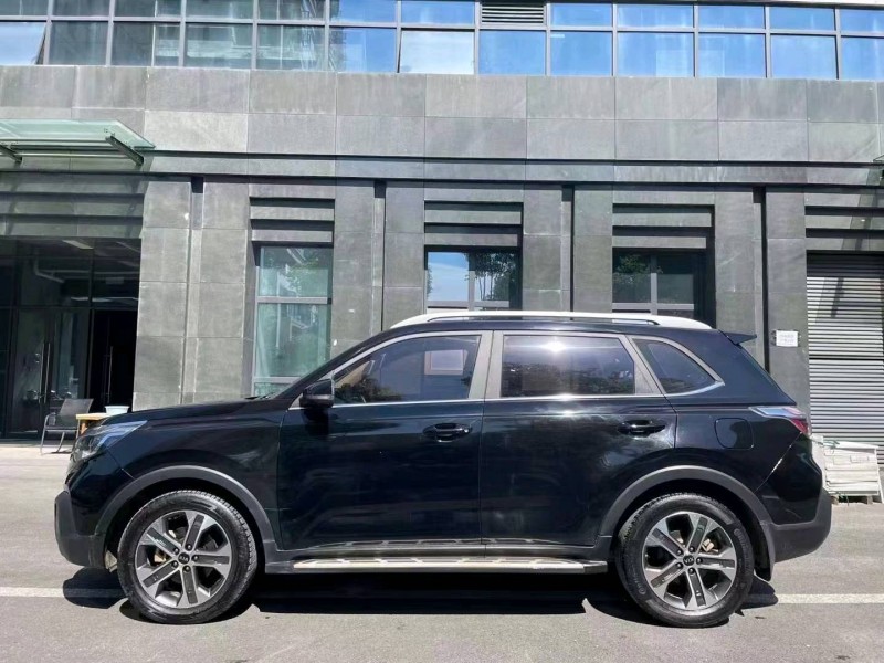 成都19年起亚智跑3