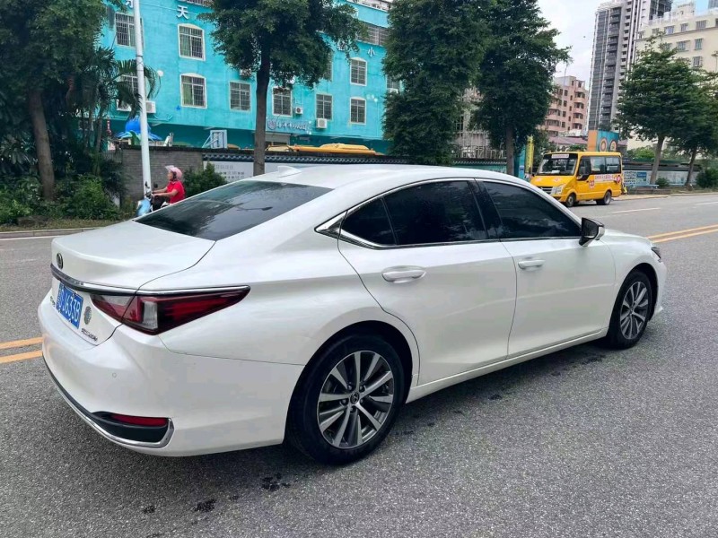 汕头19年雷克萨斯ES5