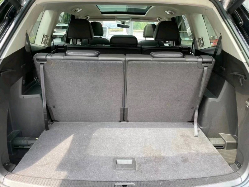 成都17年大众途昂8