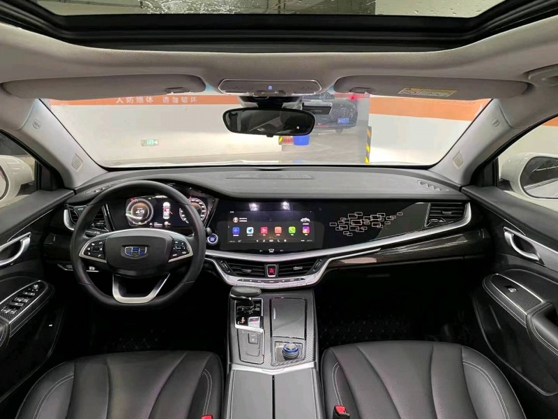 成都20年吉利博越8