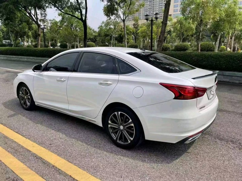 深圳22年长安汽车锐程CC5