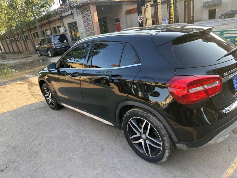 保定16年奔驰GLA7