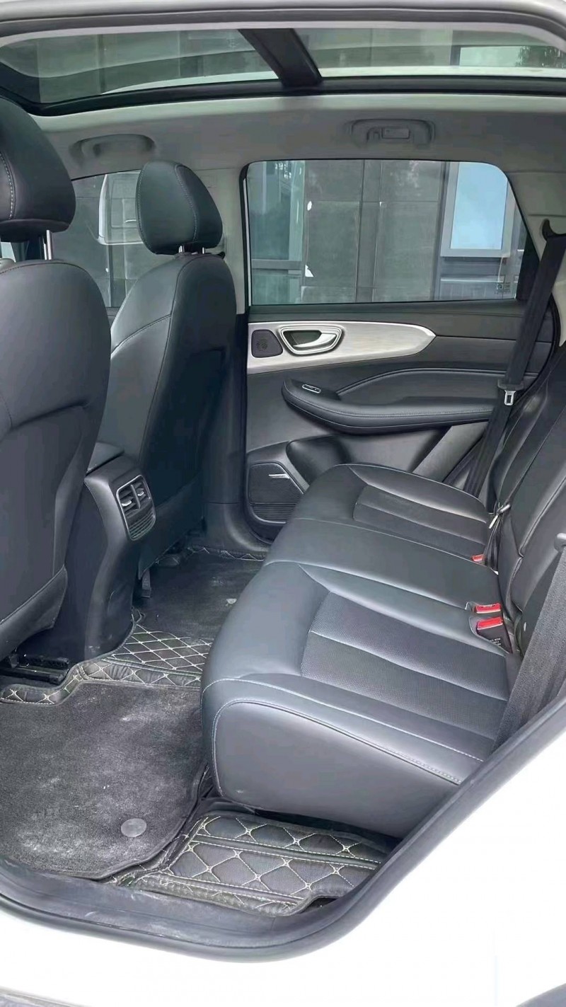 成都22年荣威RX57