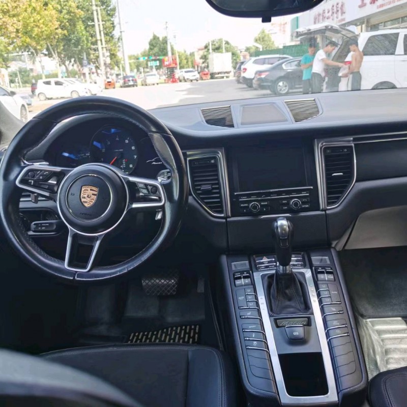 枣庄15年保时捷Macan5