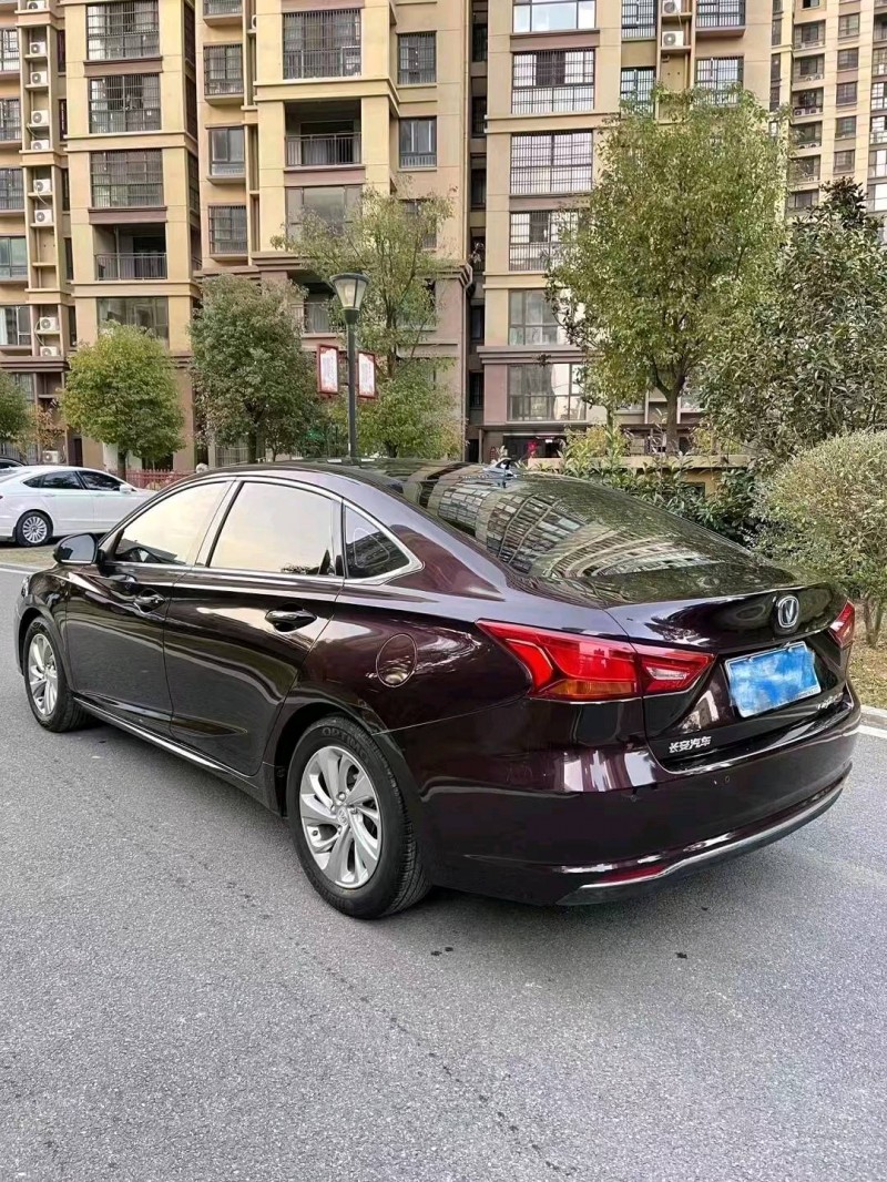 淮南19年長安汽車睿騁CC4