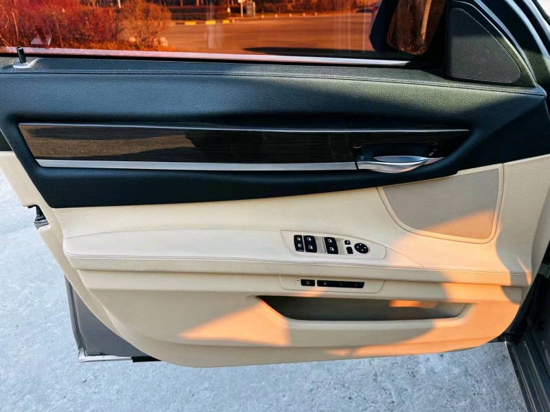 沈阳10年宝马7系3