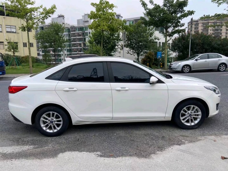 广州20年福特福克斯4