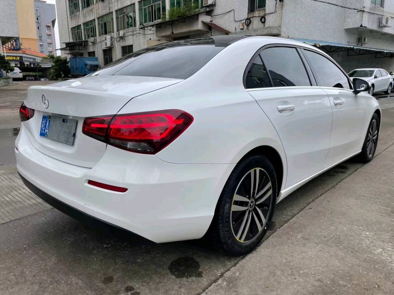 中山21年奔驰A4
